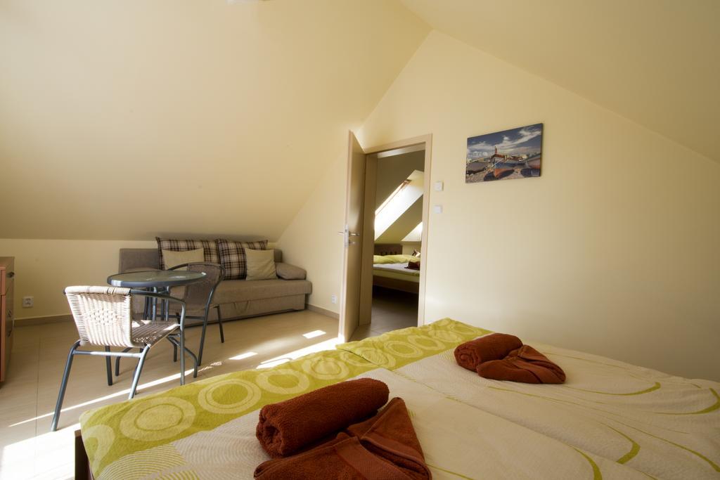 Penzion Admiral Třeboň Chambre photo
