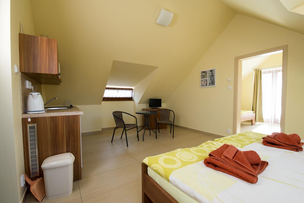 Penzion Admiral Třeboň Chambre photo